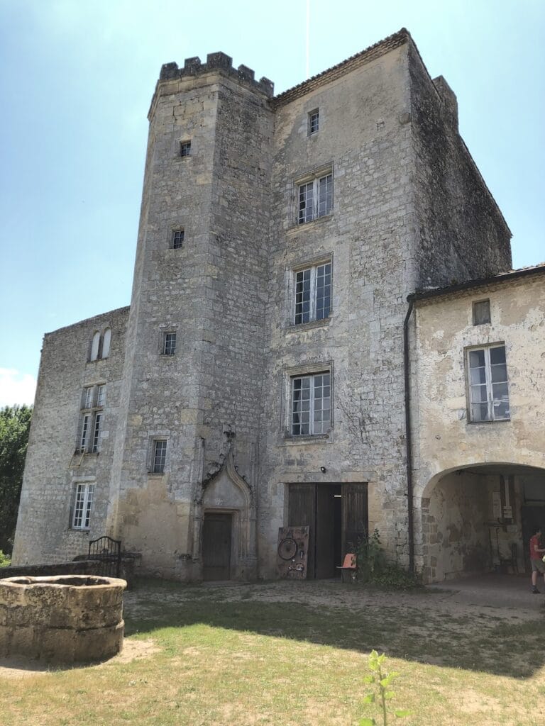 Château de Tardes: A Historic Castle in Saint-Macaire, France