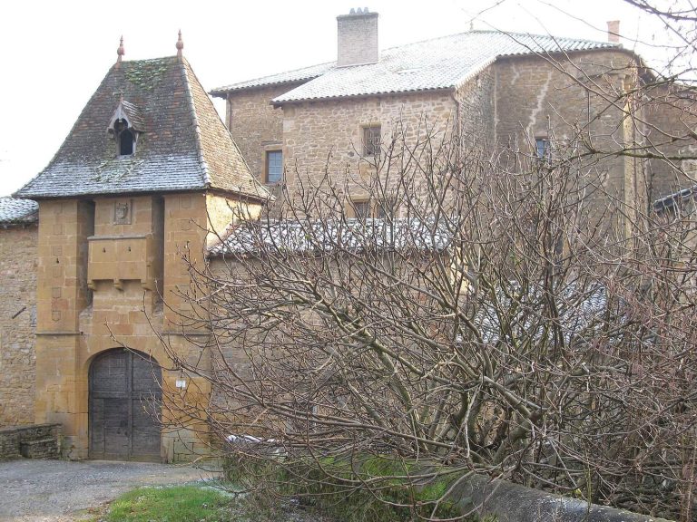 Château du Sou: A Fortified Manor House in Lacenas, France