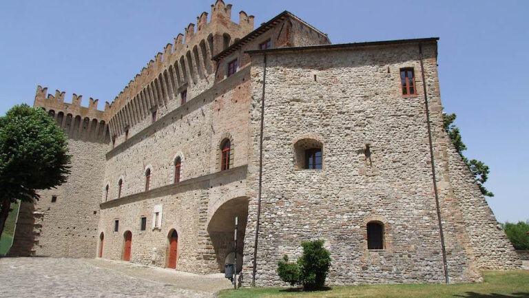 Oliva Counts Castle: A Medieval and Renaissance Fortress in Piandimeleto, Italy