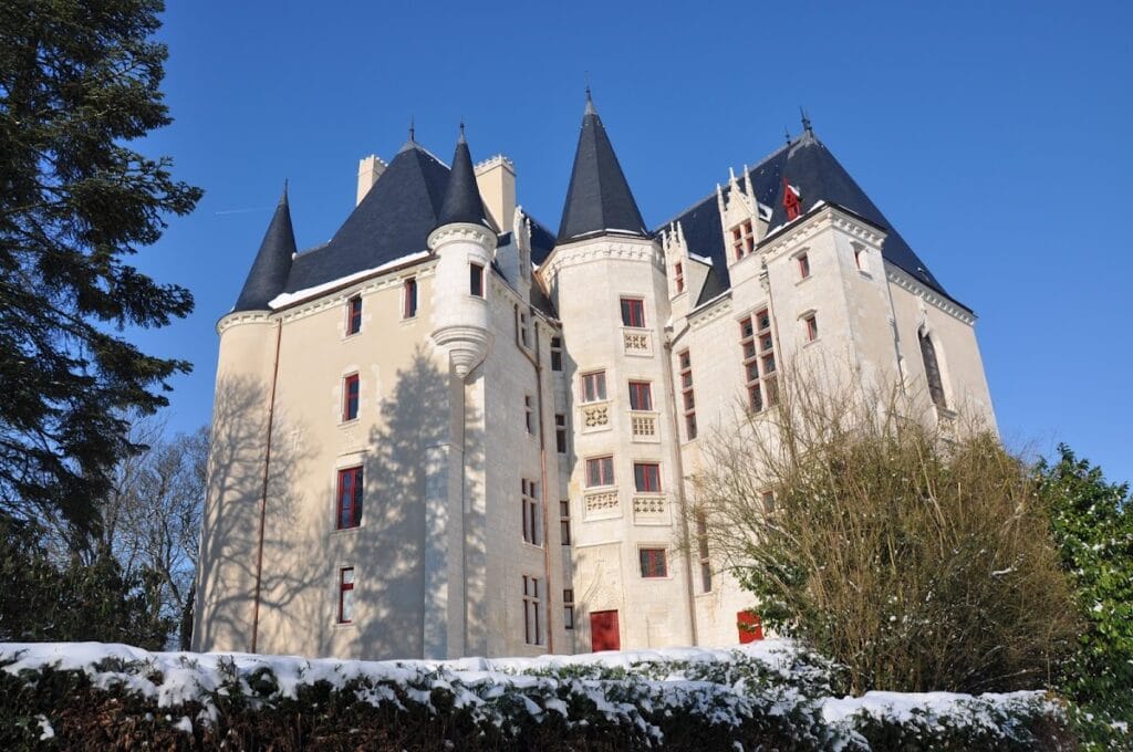 Château Raoul: A Medieval Fortress and Administrative Residence in France 1 Château Raoul