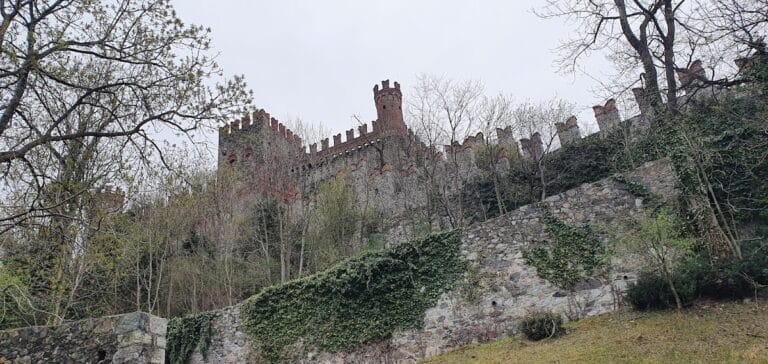 Castello di Montalto Dora: A Medieval Fortress in Italy
