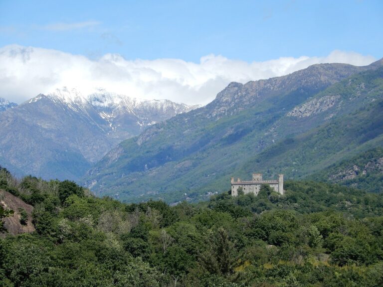 Castello di Montalto Dora: A Medieval Fortress in Italy