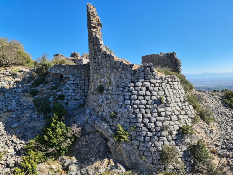 Château de La Salveterra: A 13th-Century Frontier Fortress in Opoul-Périllos, France