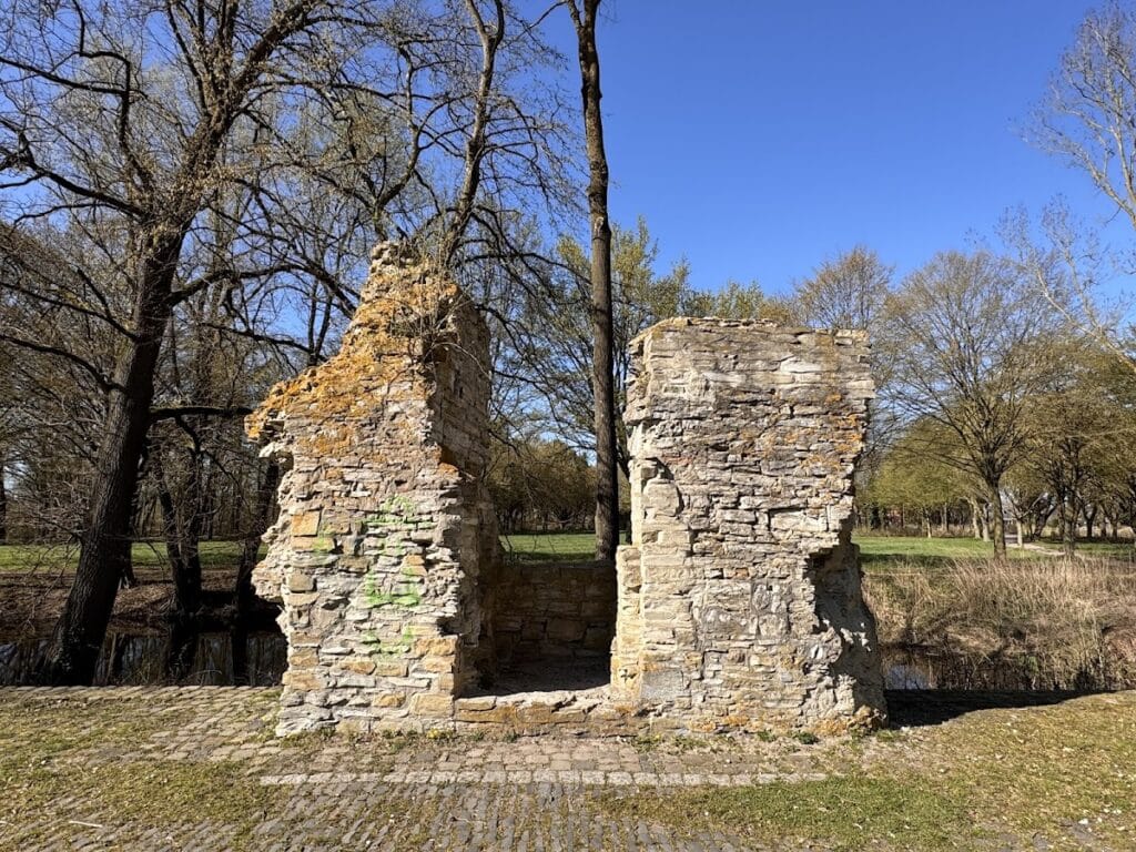 Burg Lipperode: A Medieval Water Castle and Early Modern Fortress in Germany 1 Burg Lipperode