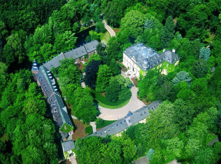 Burg Hemmersbach: A Historic Water Castle in Kerpen, Germany