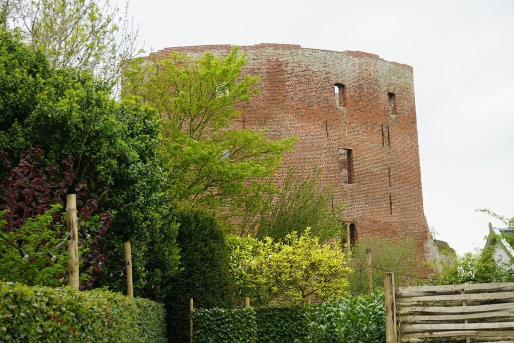 Slot Teylingen: A Medieval Water Fortress and Hunting Castle in the Netherlands 4 Slot Teylingen
