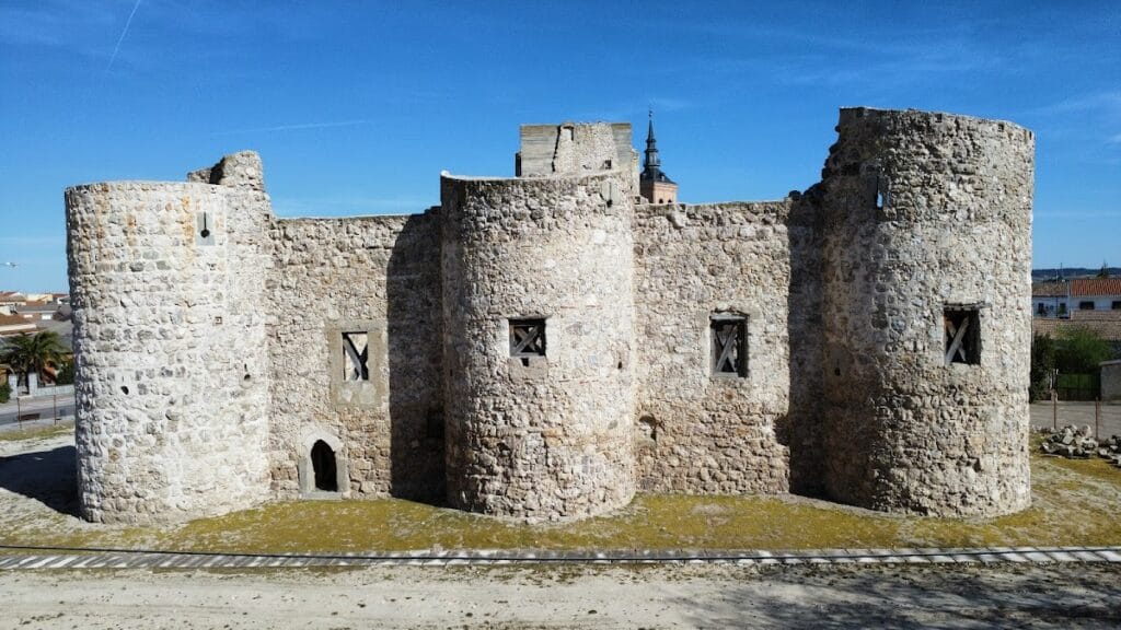 Torrejón de Velasco Castle: A Fifteenth-Century Fortress in Spain 1 castillo de Torrejón de Velasco