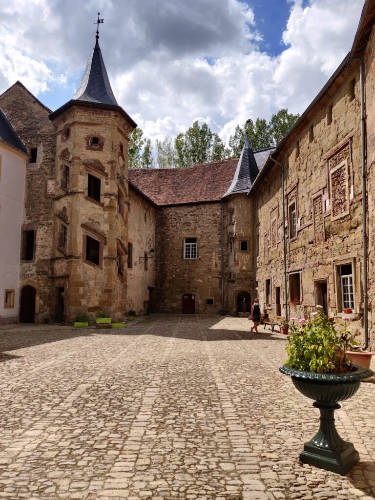 Château Saint-Sixte: A Historic Castle in Freistroff, France 7 Château Saint-Sixte