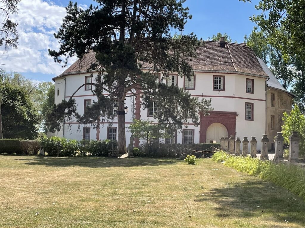 Château Saint-Sixte: A Historic Castle in Freistroff, France 9 Château Saint-Sixte