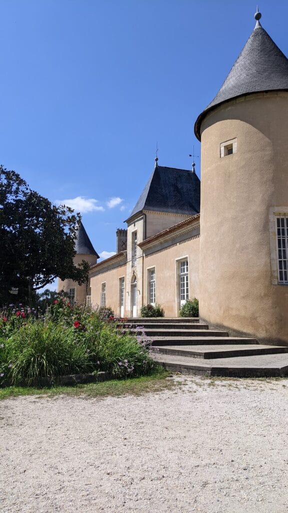 Château Lescombes: A Historic Estate and Contemporary Art Center in Eysines 1 Château Lescombes