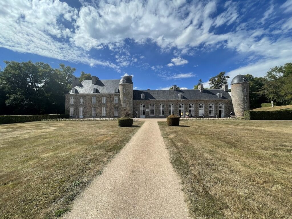 Château de Pontécoulant: A Sixteenth-Century Residence and Museum in France 1 Château de Pontécoulant