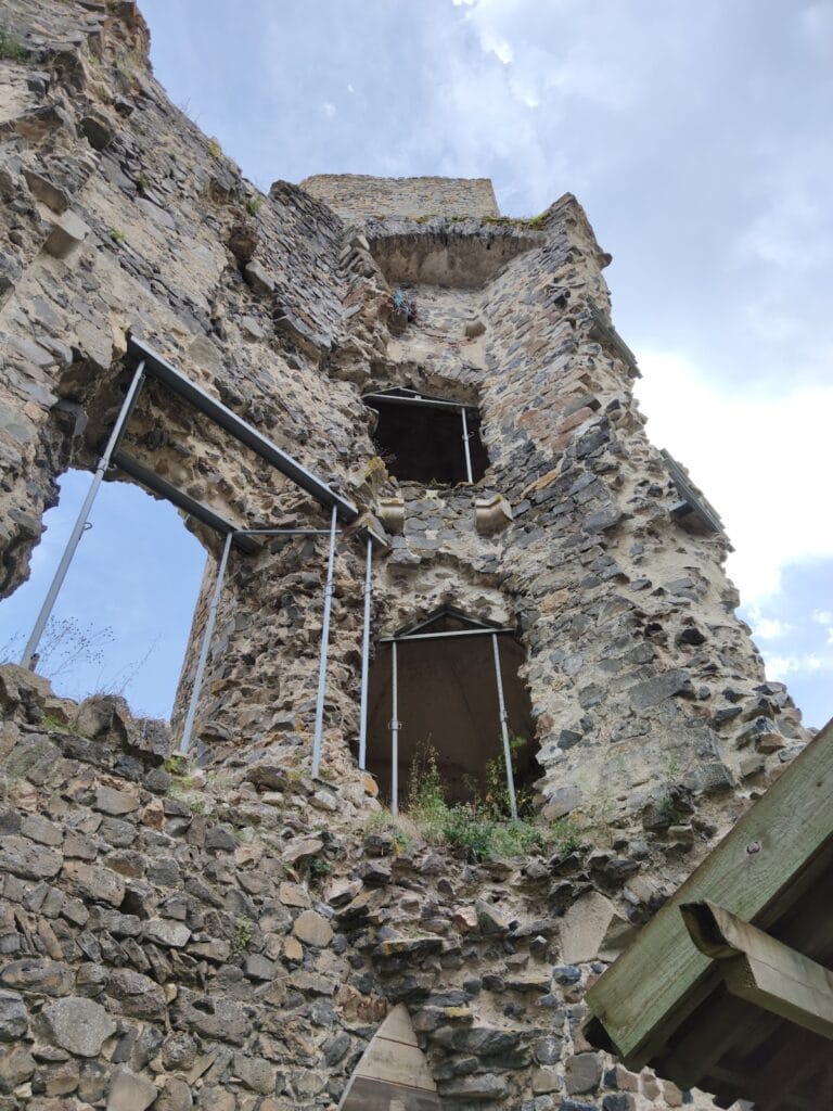Domeyrat Castle: A Medieval Keep-Residence in France 5 Château de Domeyrat