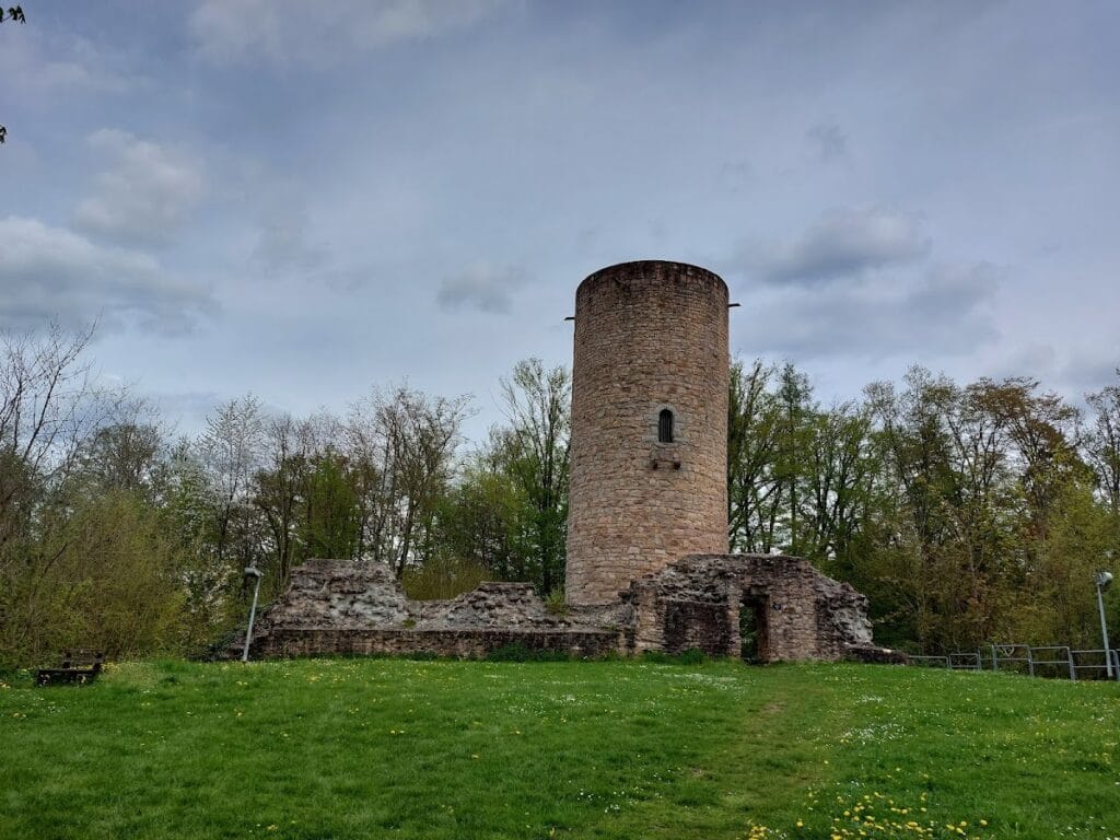 Stolzenberg Castle: A Hilltop Fortress in Germany 1 Stolzenberg Castle