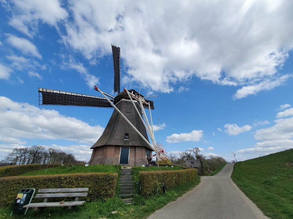 Waardenburg Castle: A Medieval Fortified Residence in the Netherlands 5 Waardenburg Castle