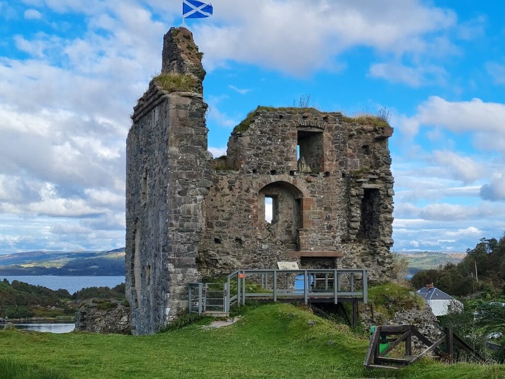 Tarbert Castle: A Medieval Royal Stronghold in Scotland 1 Tarbert Castle