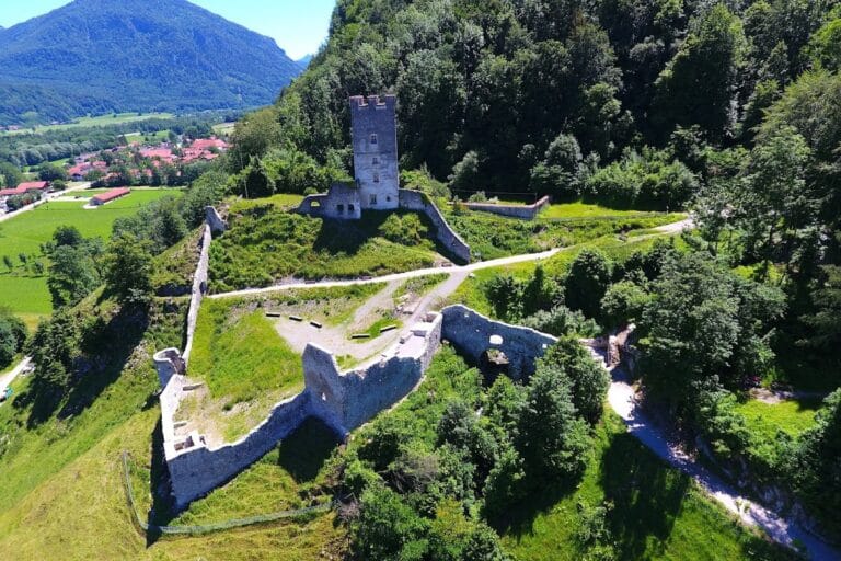 Burg Unter-Falkenstein: A Historic Hill Castle in Flintsbach am Inn, Germany