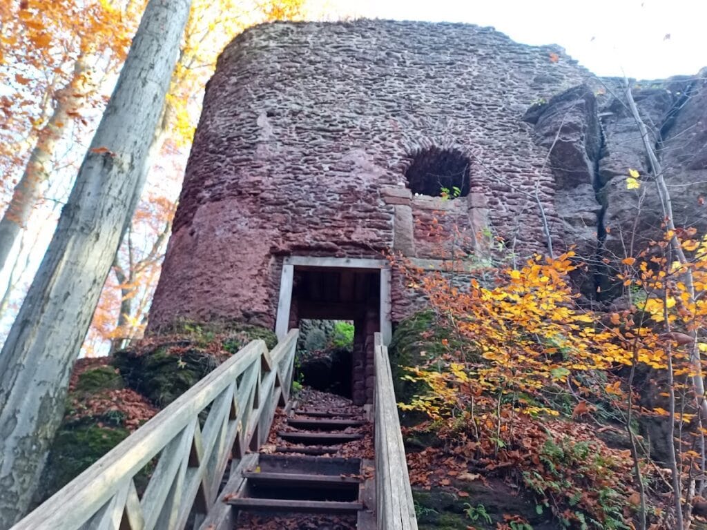 Břecštejn: A Medieval Rock Castle Ruin in Czechia 7 Břecštejn