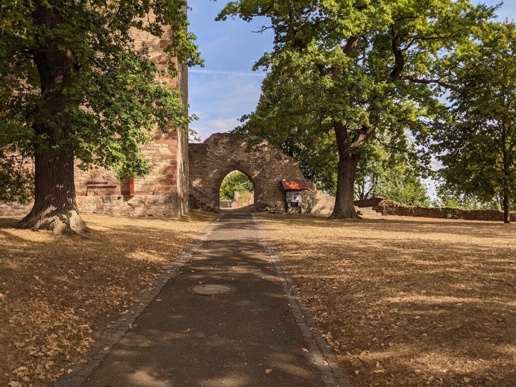 Burg Greene: A Medieval Spur Castle in Germany 3 Burg Greene
