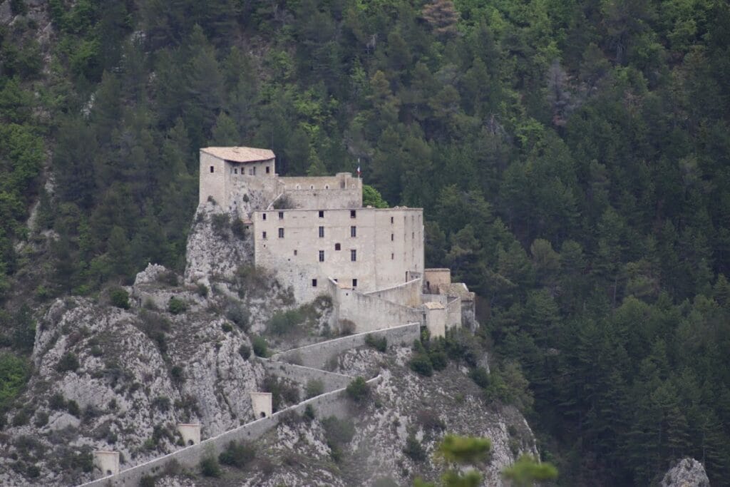 Citadelle d’Entrevaux: A Frontier Fortress in France 1 Citadelle d'Entrevaux