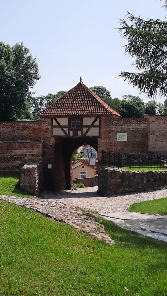 Pasłęk Castle: A Teutonic Order Fortress and Civic Complex 2 Pasłęk Castle