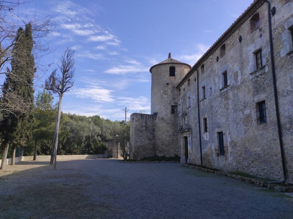 Castle-convent of Penyafort: A Medieval Fortress and Dominican Convent in Spain 1 Castell-convent de Penyafort