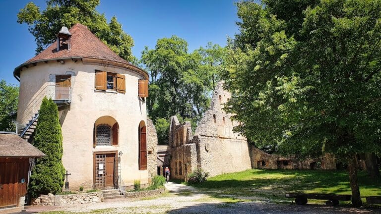 Ruine Hornstein: A Former Noble Castle and Baroque Palace in Germany