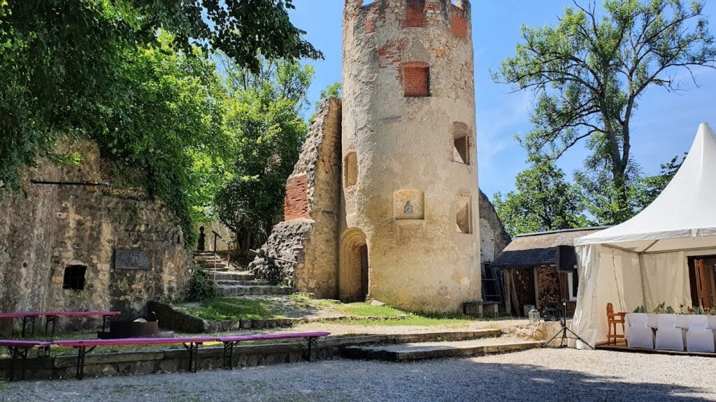 Ruine Hornstein: A Former Noble Castle and Baroque Palace in Germany 2 Ruine Hornstein