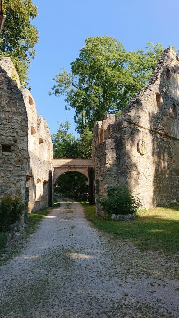 Ruine Hornstein: A Former Noble Castle and Baroque Palace in Germany 3 Ruine Hornstein