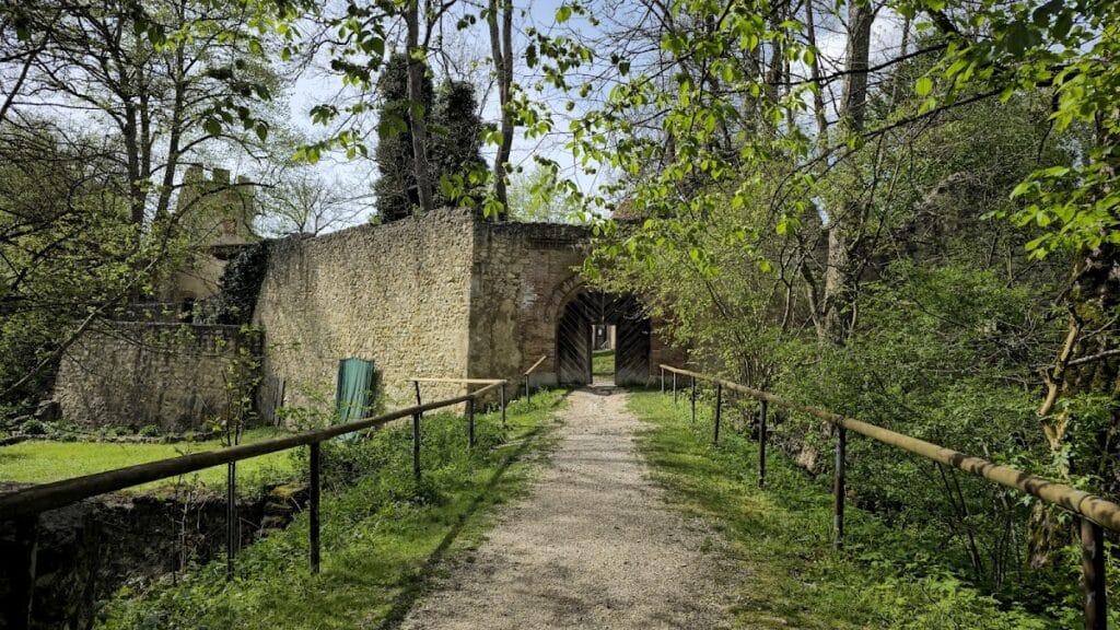 Ruine Hornstein: A Former Noble Castle and Baroque Palace in Germany 4 Ruine Hornstein