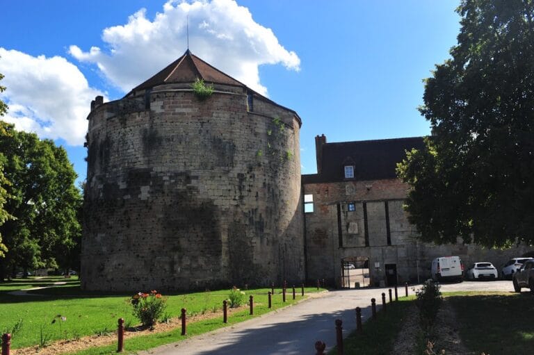 Château d’Auxonne: A Historic Fortress in Auxonne, France