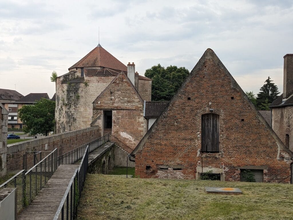 Auxonne Castle: A Fifteenth-Century Frontier Fortress in France 3 Château d'Auxonne