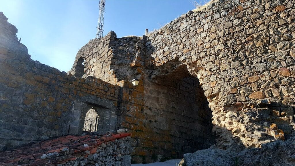Castillo de Santibáñez el Alto: A Medieval Fortress in Spain 3 Castillo de Santibáñez el Alto