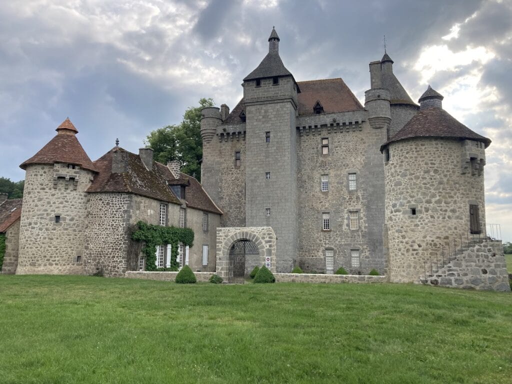 Château de Villemonteix: A Fifteenth-Century Fortified Residence in France 1 Château de Villemonteix