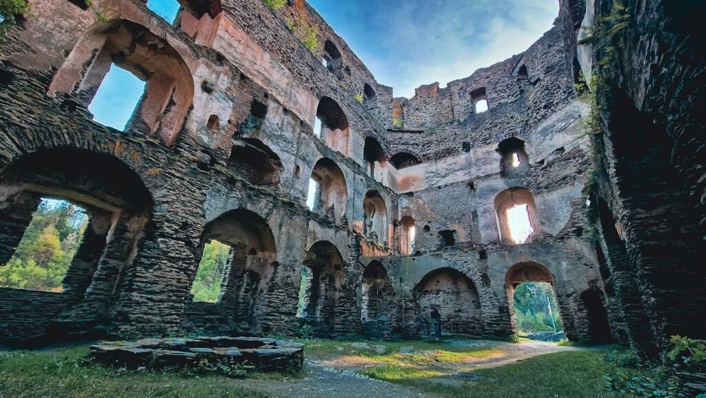 Burg Balduinseck: A Medieval Castle Ruin in Buch, Germany 6 Burg Balduinseck