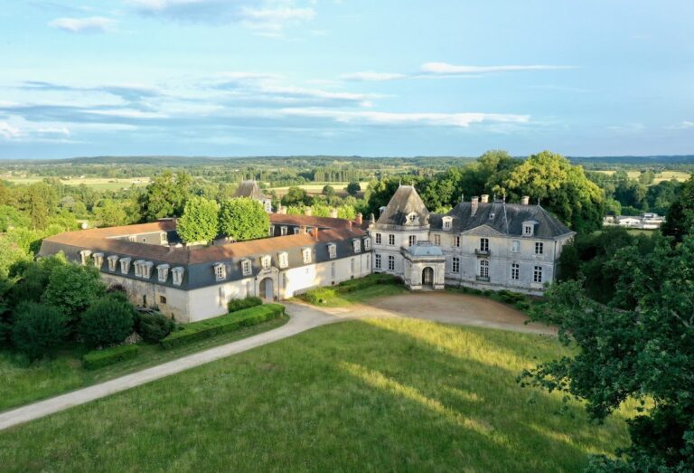 Château de Tiregand: A Historic Estate in Creysse, France