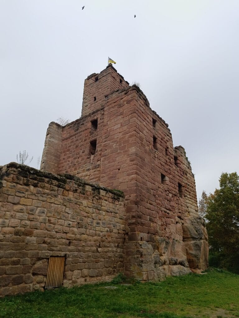 Burgruine Hilpoltstein: A Staufen-Period Rock Castle in Germany