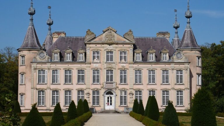 Poeke Castle: A Historic Medieval Fortress in Belgium