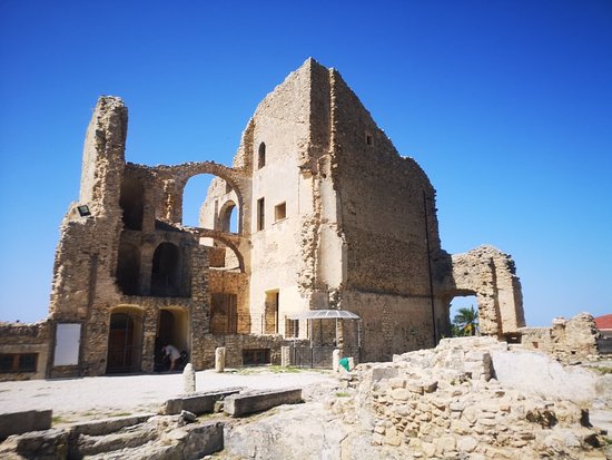 Castello della Valle: A Medieval and Renaissance Fortress in Fiumefreddo Bruzio, Italy 8 Castello della Valle
