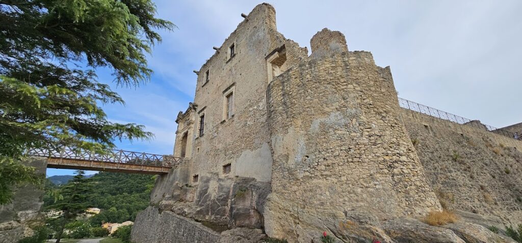 Castello della Valle: A Medieval and Renaissance Fortress in Fiumefreddo Bruzio, Italy 9 Castello della Valle