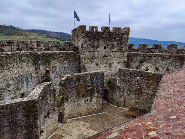 Castle of Moeche: A Medieval Fortress in Galicia