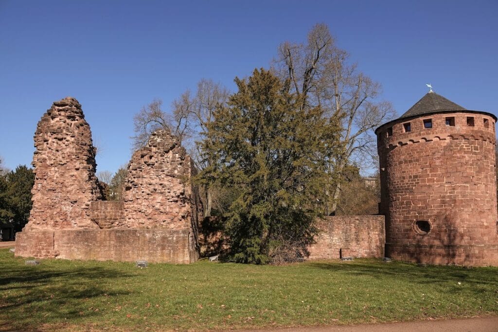Burg Illingen: A Partially Surviving Lowland Castle in Germany 1 Burg Illingen