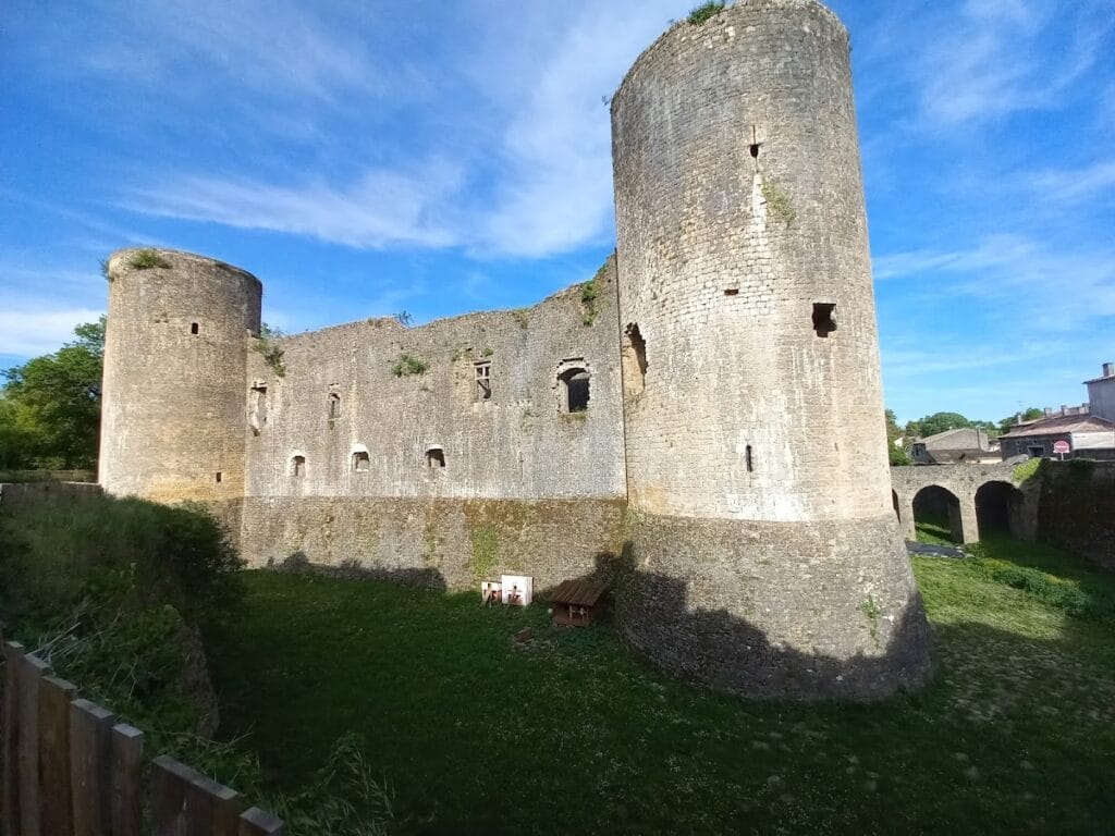 Villandraut Castle: A Medieval Palace-Fortress in France 2 Château de Villandraut