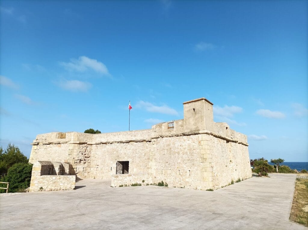 Castell de Sant Jordi d'Alfama: A Coastal Fortress in Spain 1 Castell de Sant Jordi d'Alfama