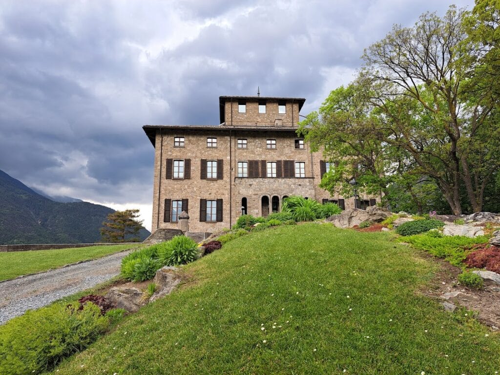 Gamba Castle: A Twentieth-Century Manor and Modern Art Centre in Italy 2 Gamba Castle