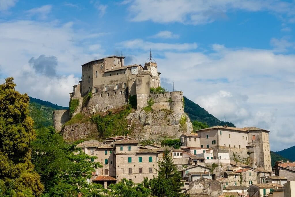 Rocca Abbaziale: A Fortified Abbey Residence in Subiaco 1 Rocca Abbaziale
