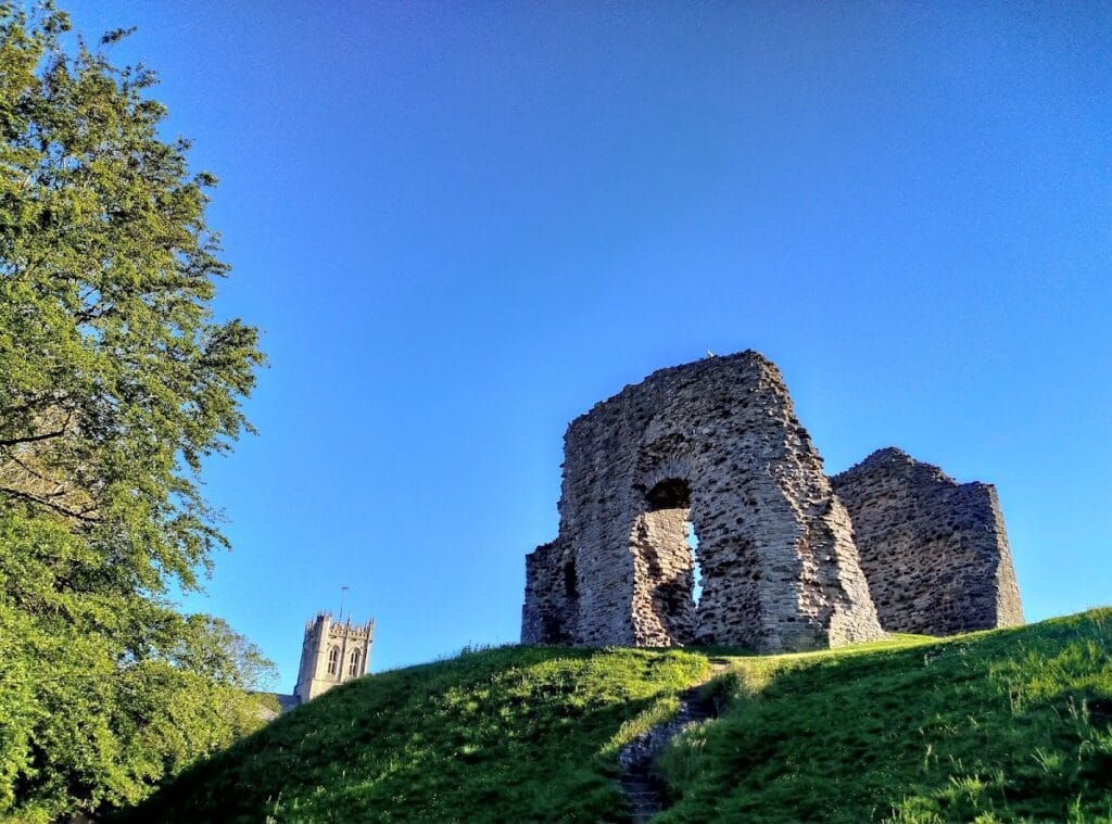 Christchurch Castle: A Norman Motte-and-Bailey Fortress 2 Christchurch Castle