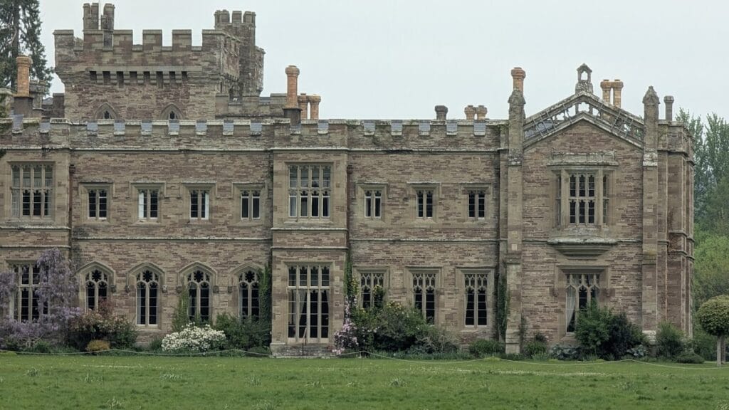 Hampton Court Castle: A Late-Medieval Castellated Country House in Herefordshire 2 Hampton Court Castle
