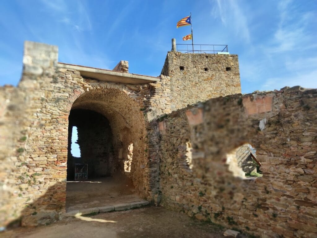 Sant Miquel Castle (Gironès): A Fortified Summit Complex 3 Castell de Sant Miquel (Gironès)