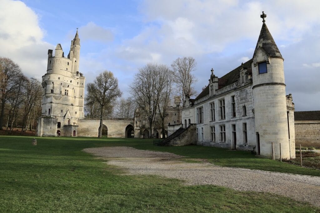 Château de Septmonts: The Former Episcopal Residence in France 1 Château de Septmonts