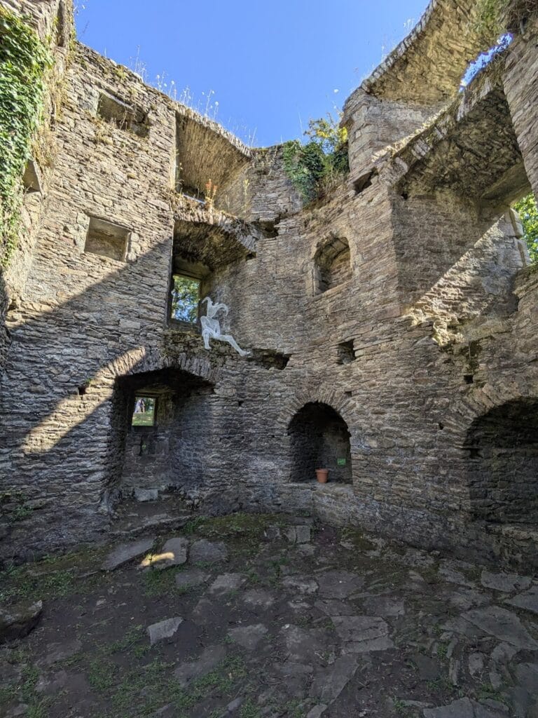 Château de Ranrouët: A Medieval Fortified Castle in France 3 Château de Ranrouët